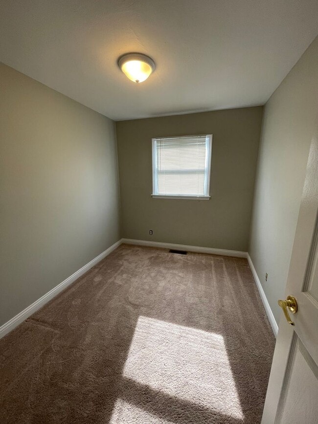 Building Photo - Four Bedroom Available in April - West Lafayette School District