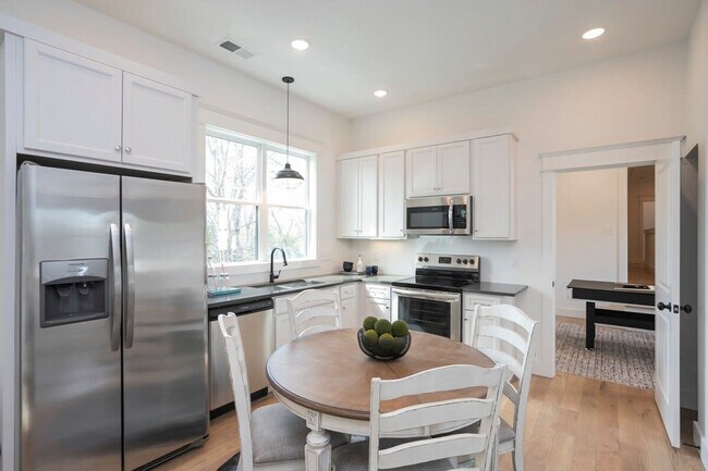 Building Photo - 106 Walnut Hill Dr