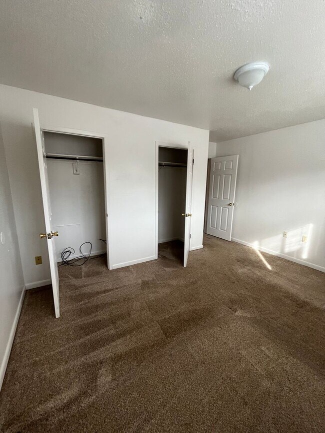 Building Photo - 607 Virginia Oak Ct