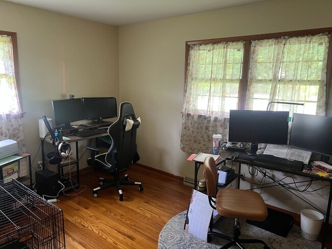 Building Photo - Charming 2-Bedroom Ranch with Spacious Liv...