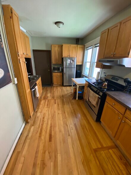 Building Photo - 2404 Lyndale Ave S