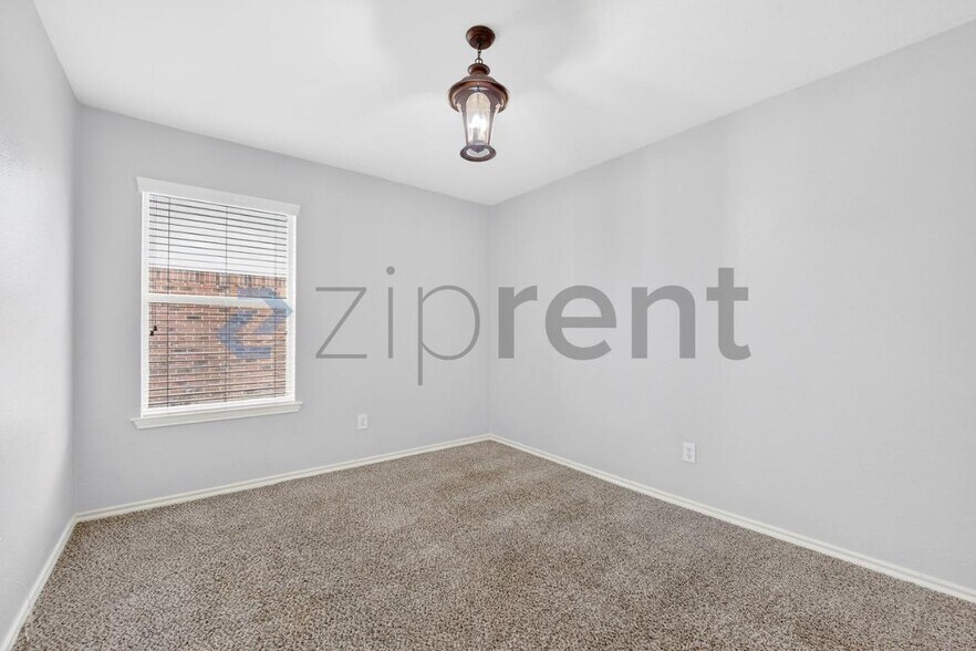 Building Photo - 5802 Edinburg Dr