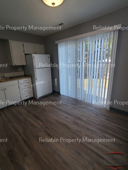 Building Photo - 209 S Adam Ln