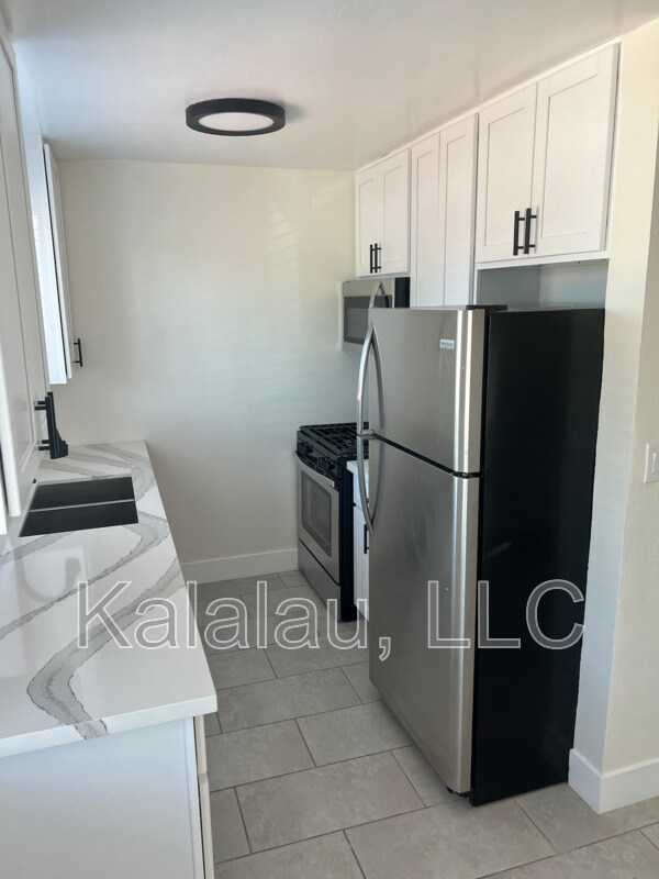 Building Photo - 6813 E Avalon Dr