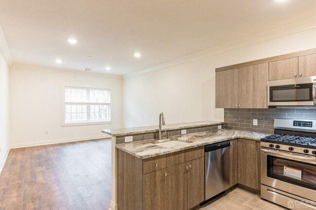 Building Photo - 361 Main St