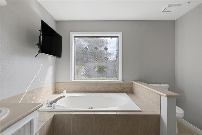 Building Photo - 9 Quail Run Rd