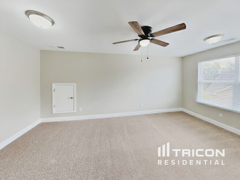 Building Photo - 1372 Wentworth Dr