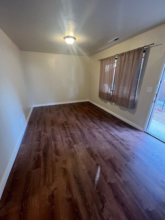 Building Photo - 2814 N Center St