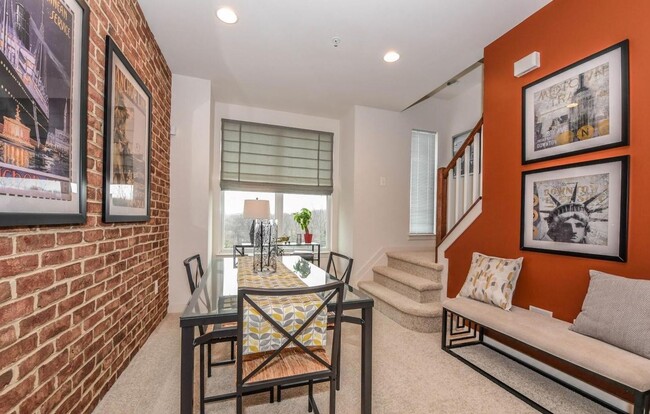 Building Photo - Stylish townhouse in ideal Frederick locat...