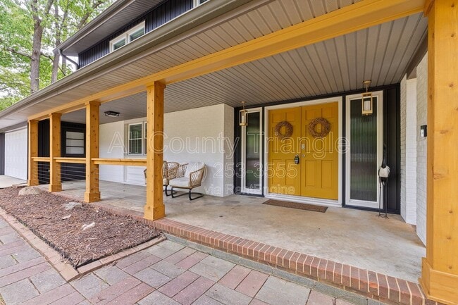 Building Photo - 5105 Pine Dr