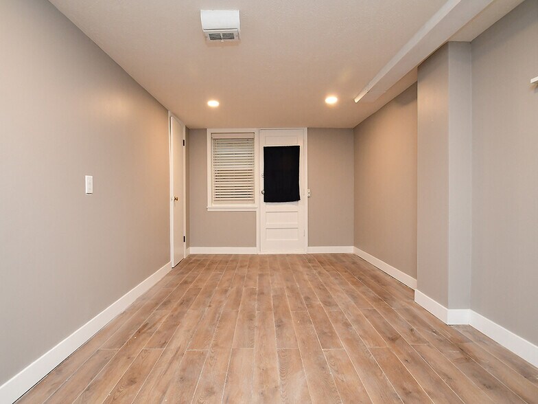 Building Photo - 6939 Binney St