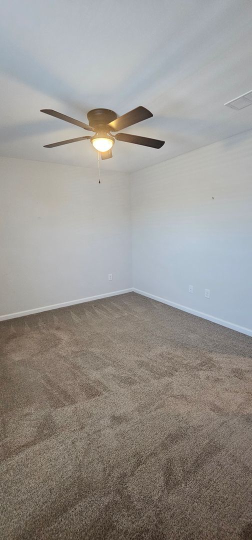 Building Photo - Live where charm meets convenience-Glenmoo...