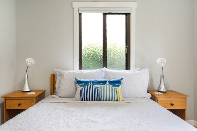 Building Photo - 4042 1st Ave NE