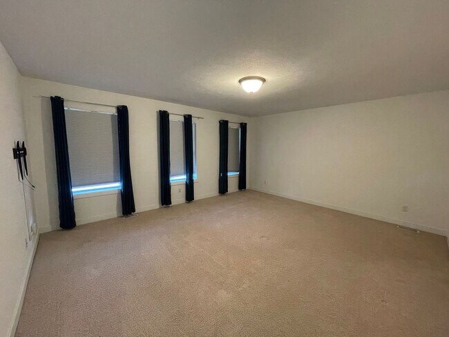 Building Photo - Four Bedroom Home in Kalamazoo