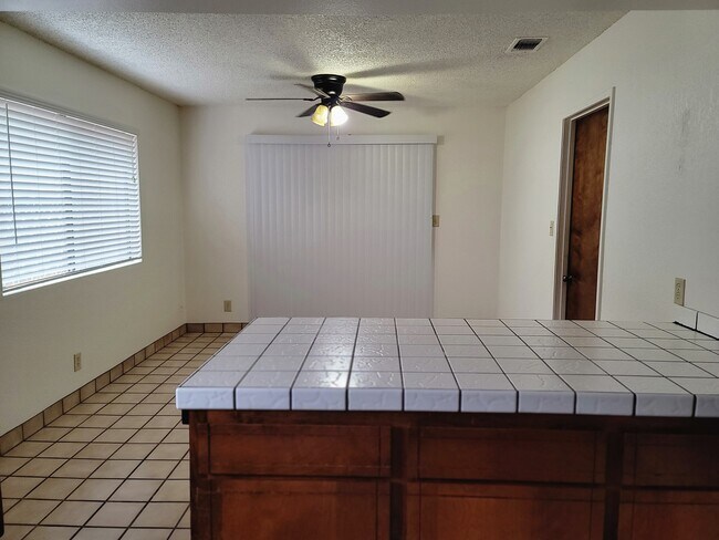 Building Photo - 930 N Indiana St