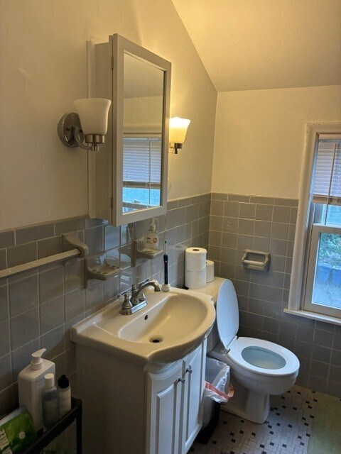 Bathroom - 4855 Nicollet Ave