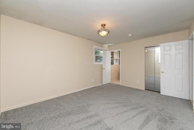 Building Photo - 15 Knollwood Dr