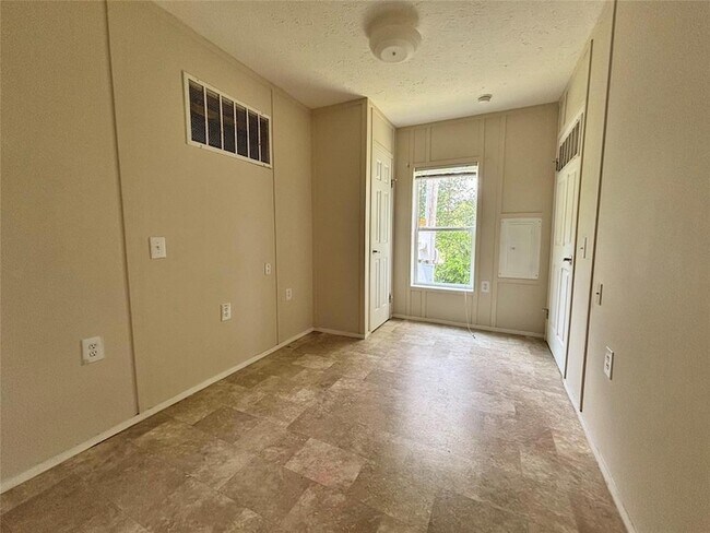Building Photo - 3616 12 W Nugent Ave