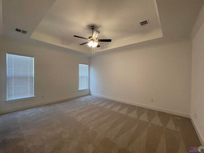 Building Photo - 3 Bedroom With a Bonus Room In Central School District!