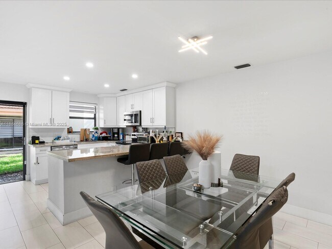Building Photo - 3400 Emerald Oaks Dr