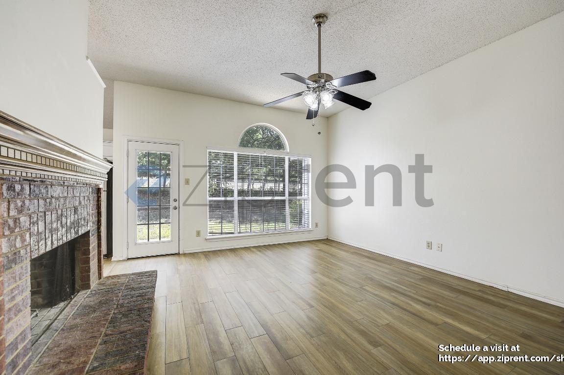 Building Photo - 1206 Hyde Park Dr