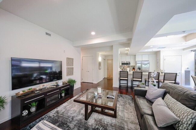 Building Photo - 7121 E Rancho Vista Dr