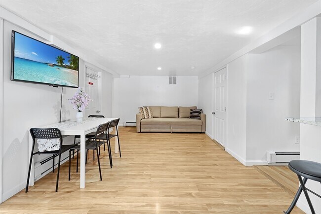 Building Photo - 875 Granite St