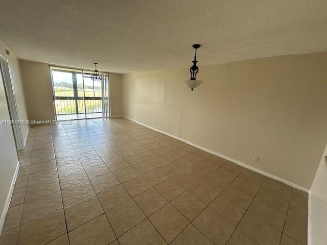 Building Photo - 2571 Aragon Blvd