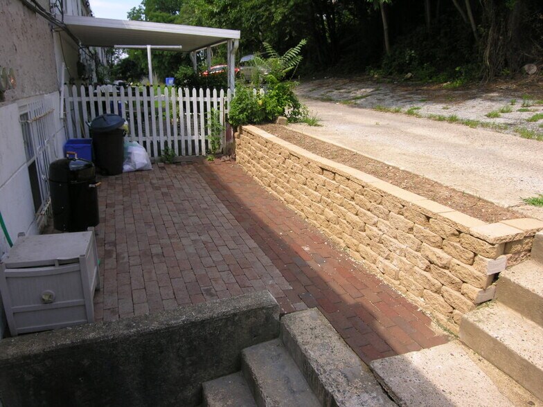 Building Photo - 280 Greenough St