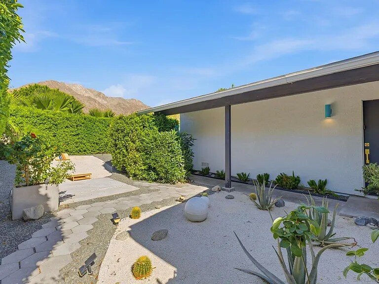 Building Photo - 53640 Avenida Rubio