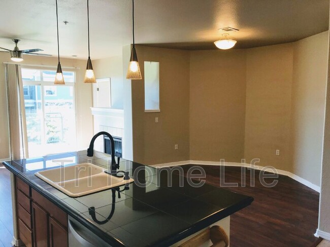 Building Photo - 10184 Park Meadows Dr
