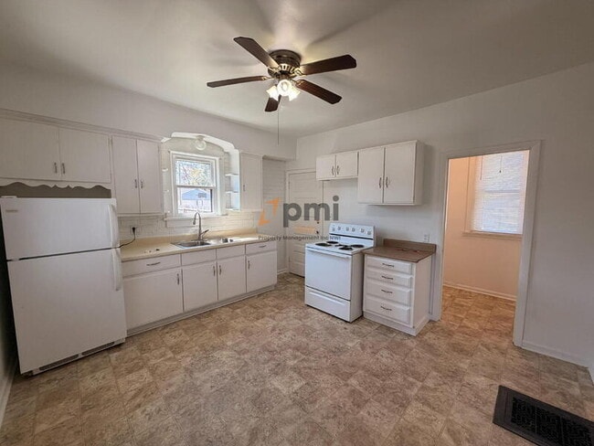 Building Photo - 1008 2nd St