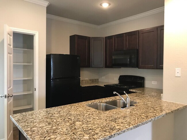 Building Photo - Townhome for rent