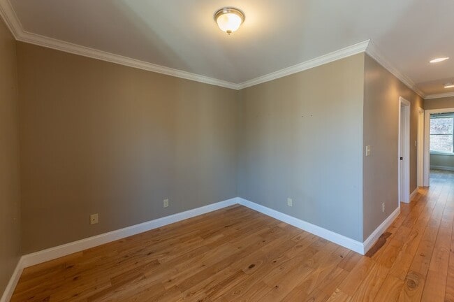 Building Photo - 211 Spicewood Dr