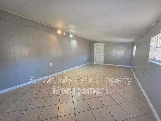 Building Photo - 2807 Hertha Ave