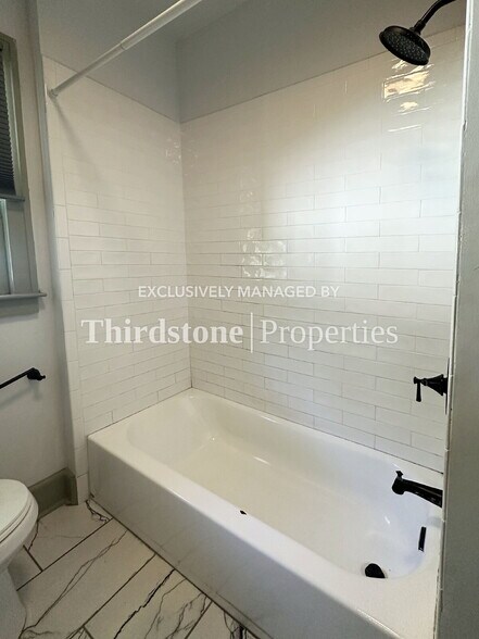 Building Photo - 2030 Redwing St