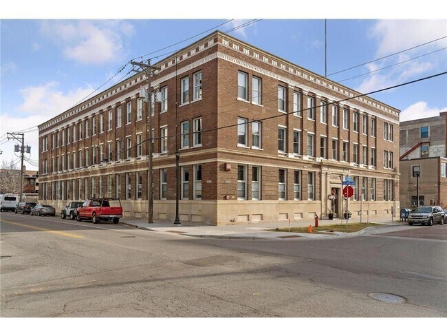Building Photo - 918 N 3rd St