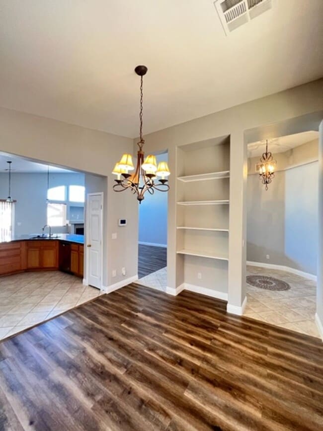 Building Photo - Beautiful 1 Story house located in the Northwest