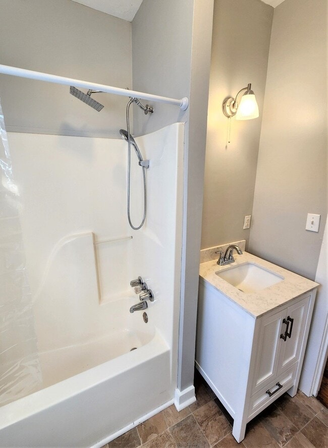 Building Photo - Nicely Remodeled 2BR/1BA near Blue Turtle ...