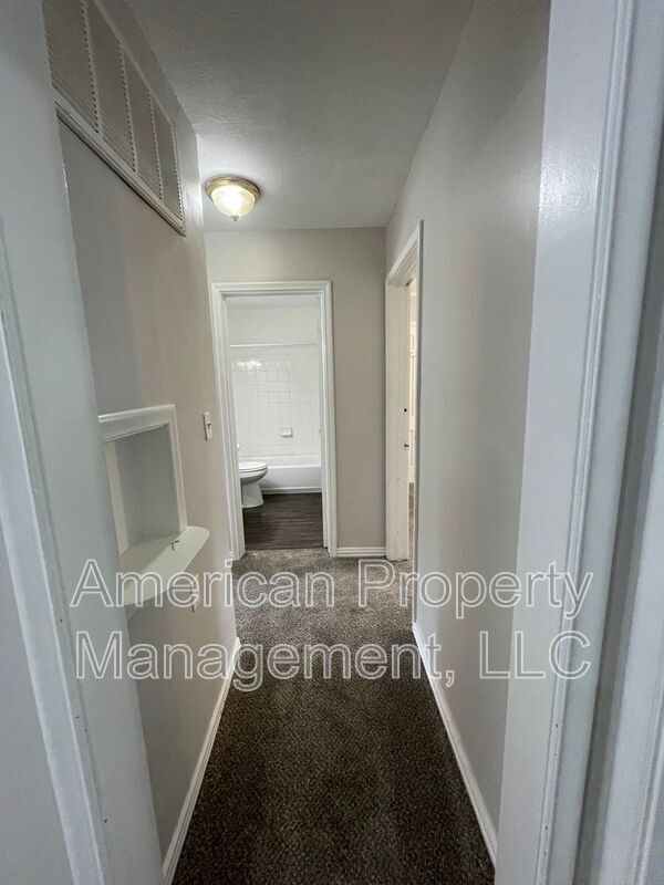 Building Photo - 718 N Gary Pl