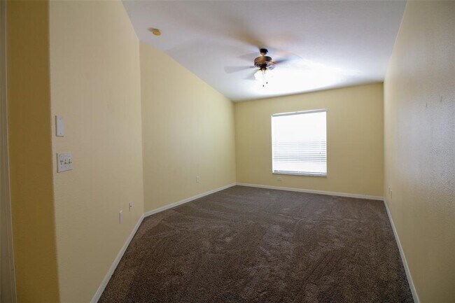 Building Photo - 1702 Holton Rd