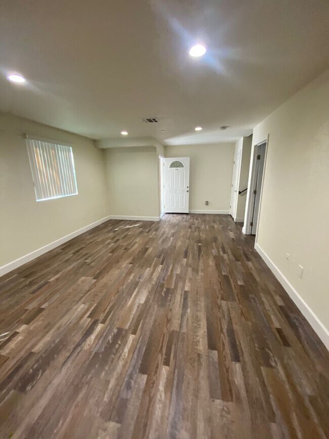 Building Photo - 23(1456,1458)