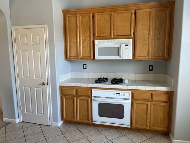 Building Photo - Desirable 3 bedroom 2 bath Home in Roseville