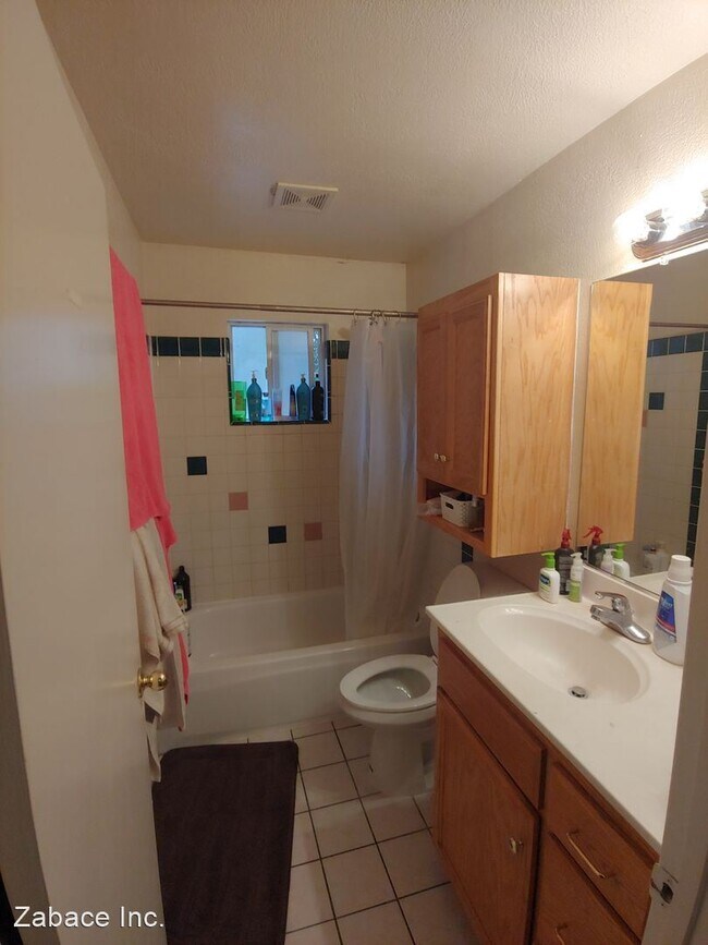 Building Photo - 6 br, 3 bath House - 702 Anderson Road - M...