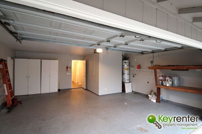 Building Photo - 8312 Camelback Ct
