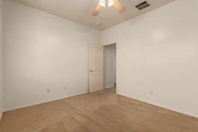 Building Photo - Chandler 4 Bedroom - 2.5 Bathroom with Pri...