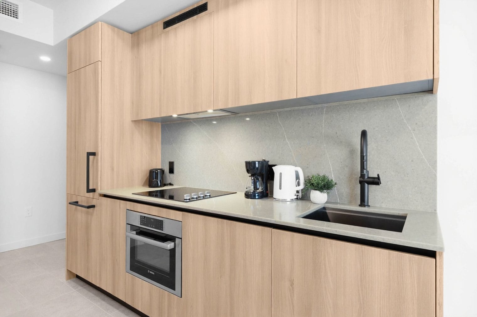 Building Photo - 501 NE 1st Ave