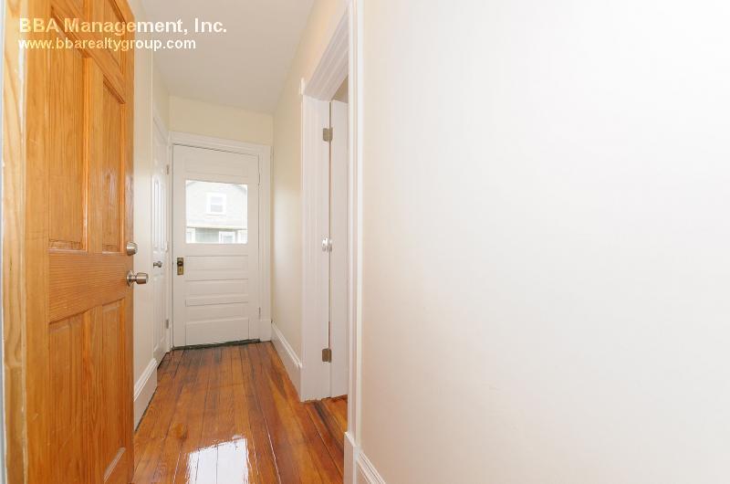 Building Photo - 20 Montfern Ave