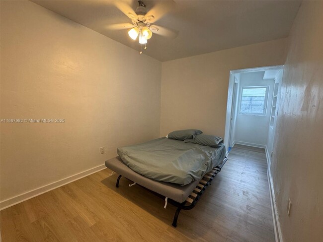 Building Photo - 2120 Biarritz Dr