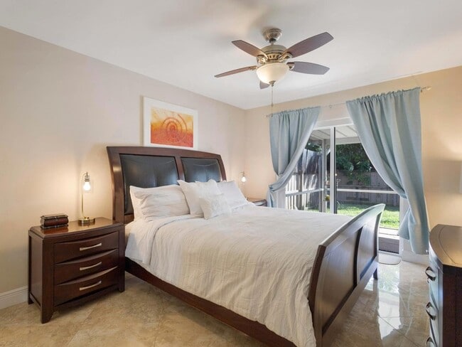 Building Photo - 832 Green St